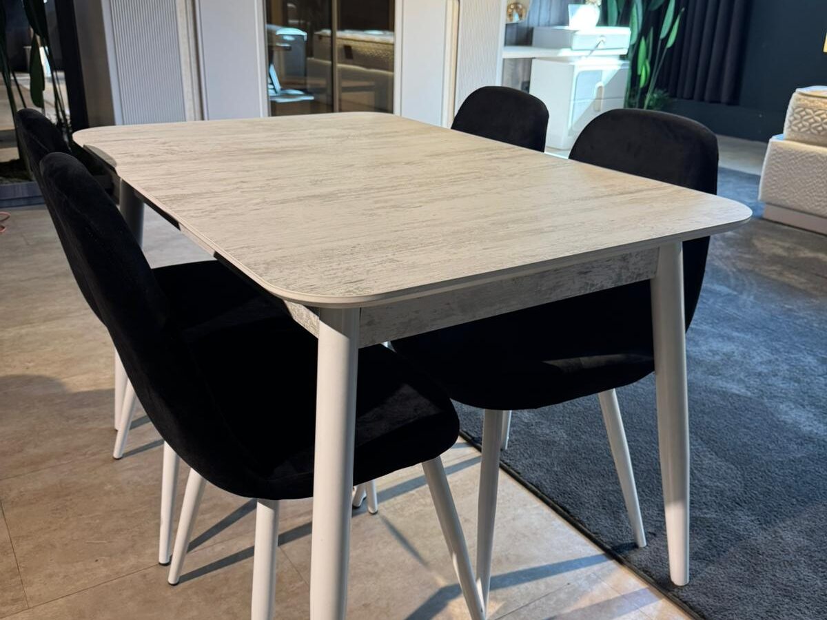 Serra Esstisch + 4x Polsterstühle