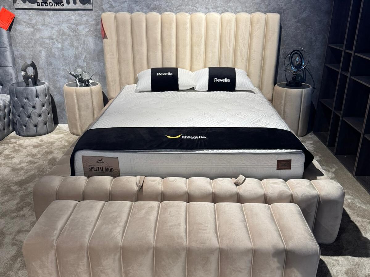 Soffia Boxspringbett Set, 2x Nachtkommode, Sitzbank